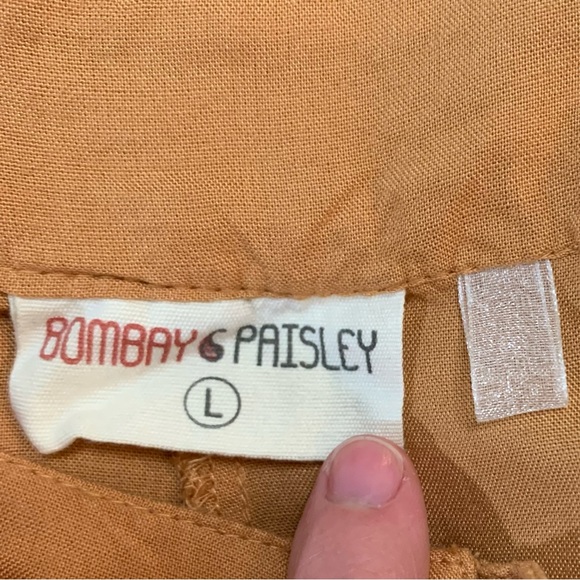 Bombay & Paisley capris. Caramel colored. Wide leg capri pants. Size Large. - Picture 8 of 11